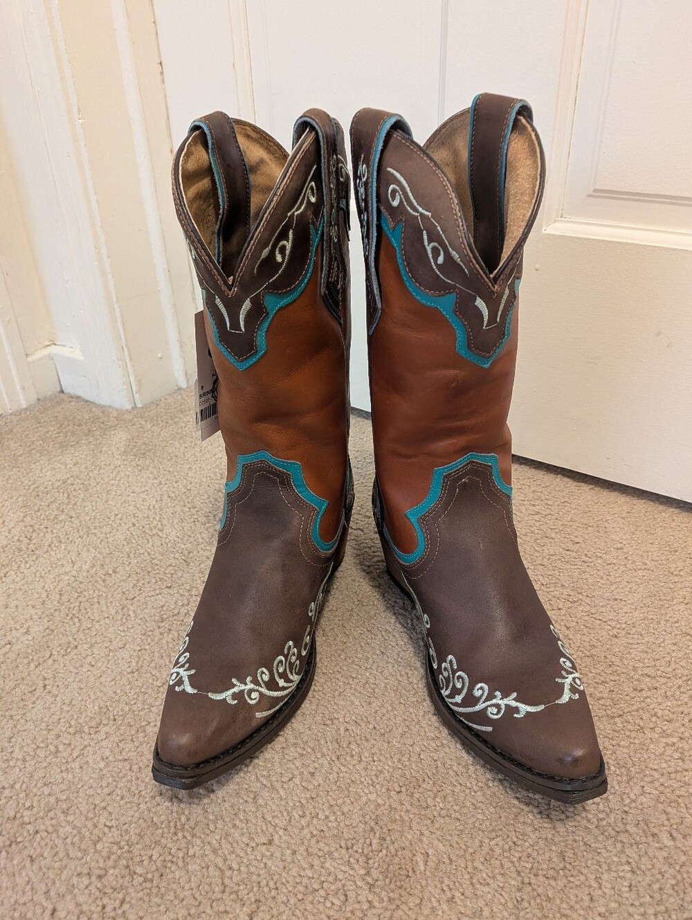 NWT Sterling River Western Boots W/ Embroidery